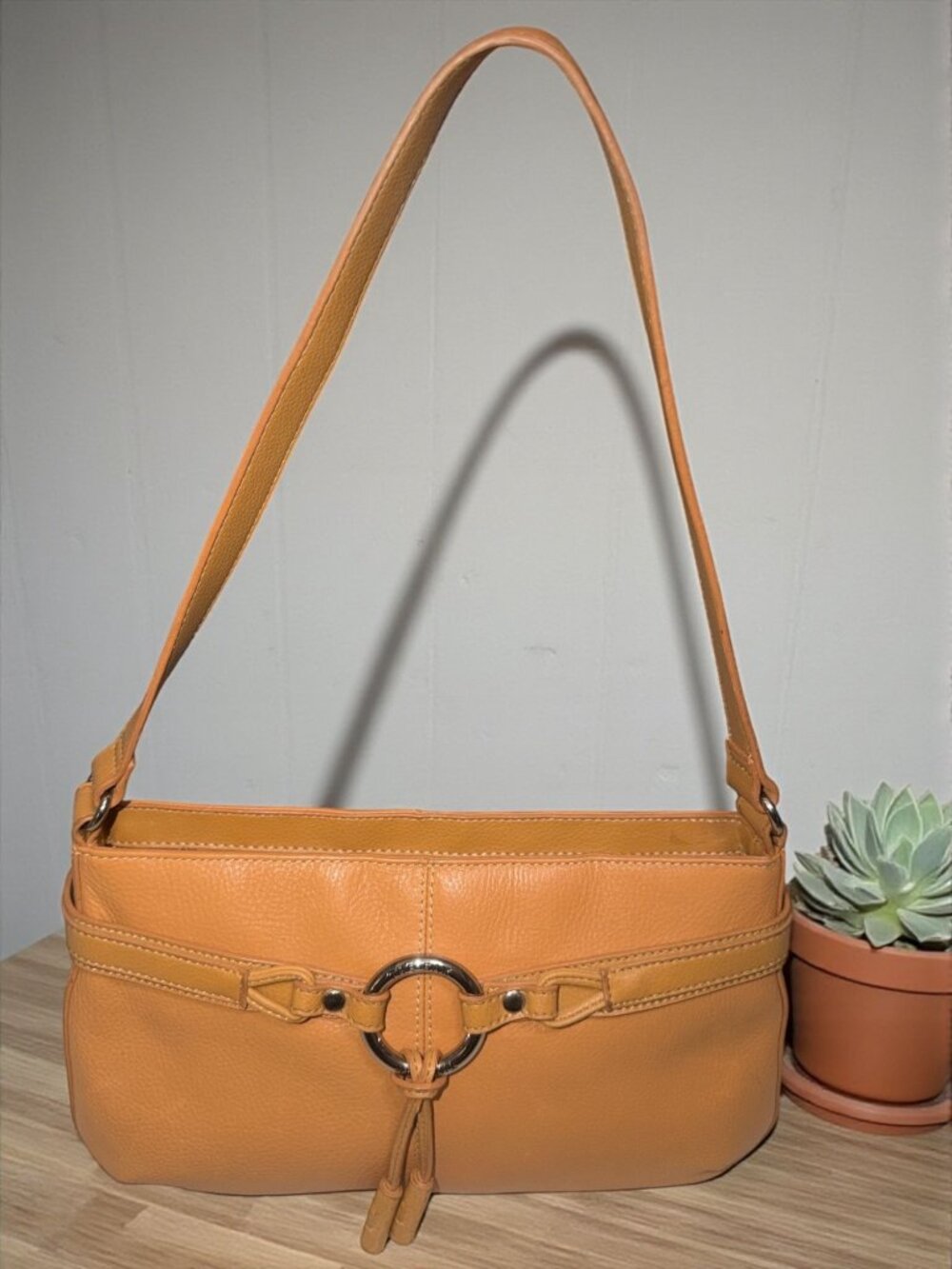 The Sak Shoulder Bag Tan Pebbled Leather Silver Ring Tassel Accents Top Zip Boho - Picture 2 of 9